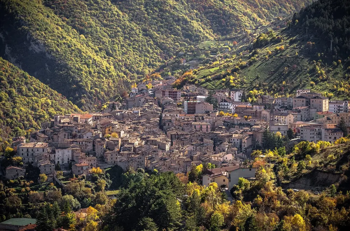 Panoramica di Scanno, borgo della Valle del Sagittario
