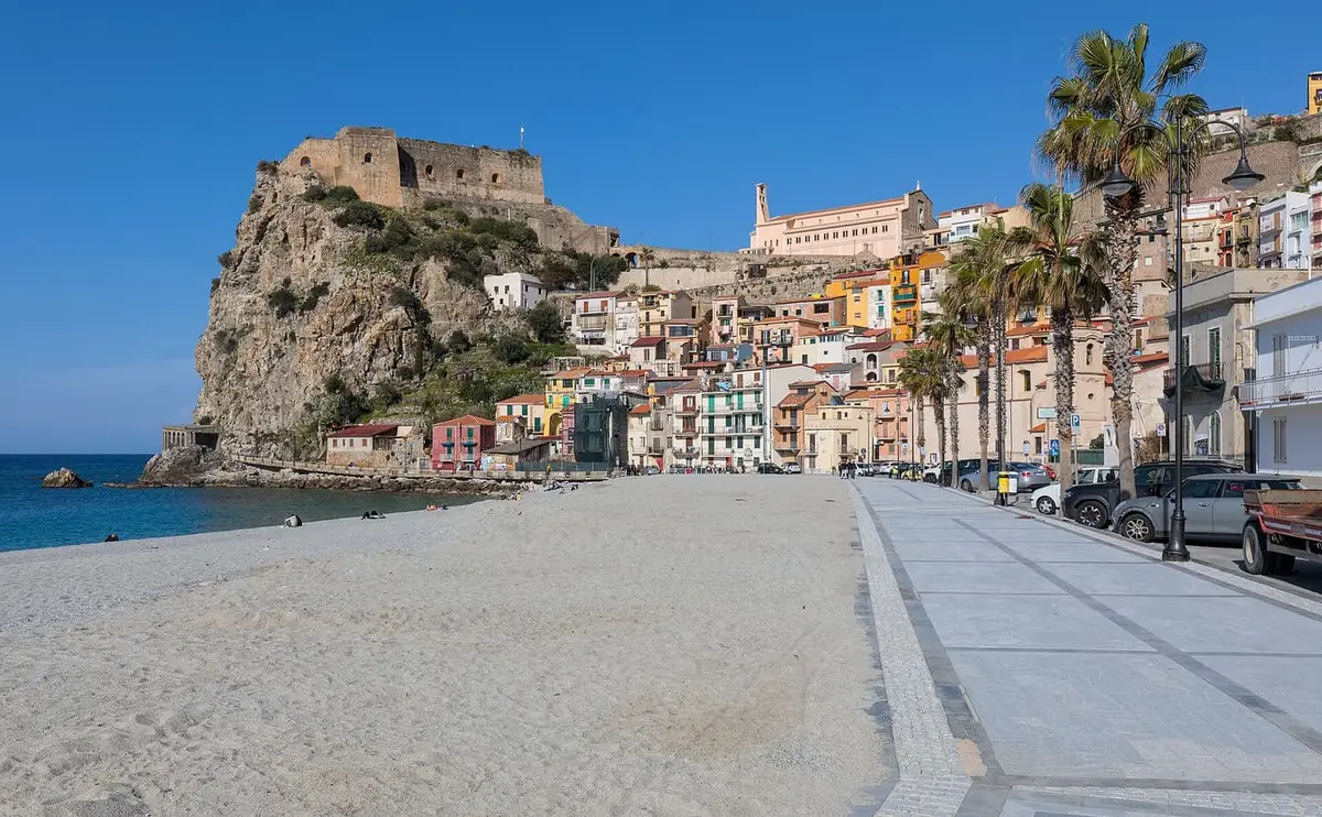 Scilla con il castello Ruffo, sulla Costa Viola dello Stretto