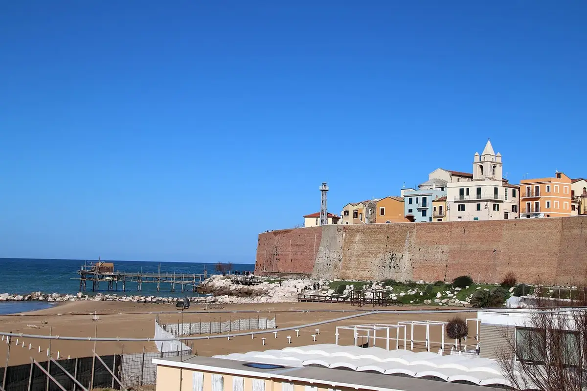 Il borgo antico fortificato di Termoli, sul promontorio adriatico
