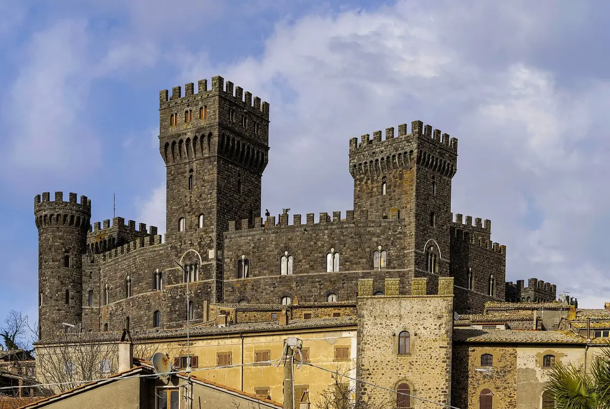 Il Castello Monaldeschi della Cervara a Torre Alfina, nell'alta Tuscia