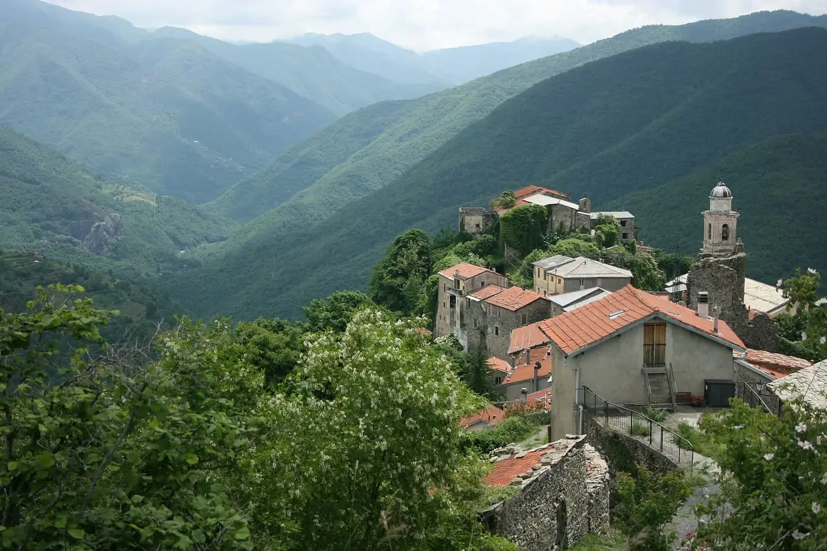 Triora, il 'paese delle streghe', arroccato nella valle Argentina